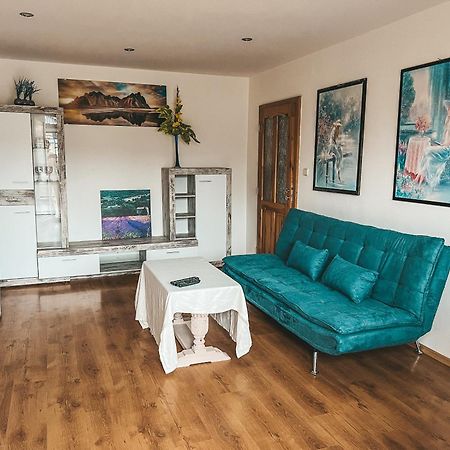 3 Bedroom Apartment In The Part Of The City Banská Bystrica Exteriör bild